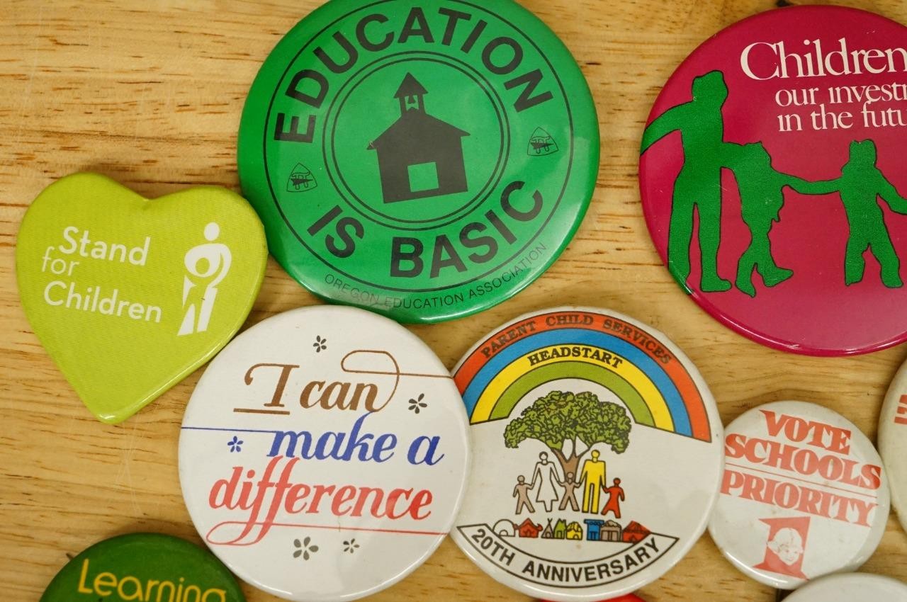 Vintage Pinback Buttons Teachers Librarians Kid Friendy School Education Theme