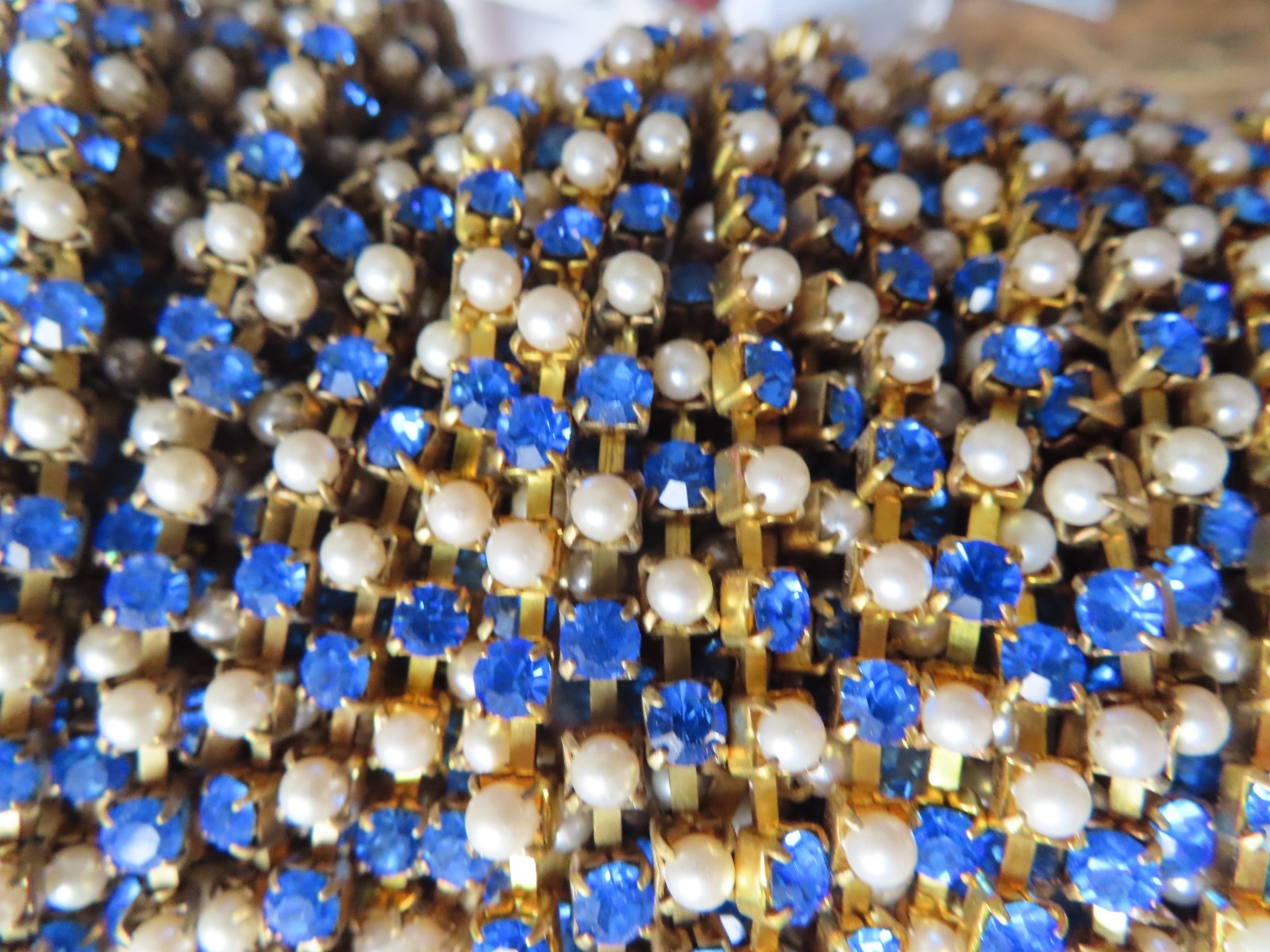 3 Ft. Swarovski Rhinestone chain 32pp Sapphire, glass round pearl/Brass.