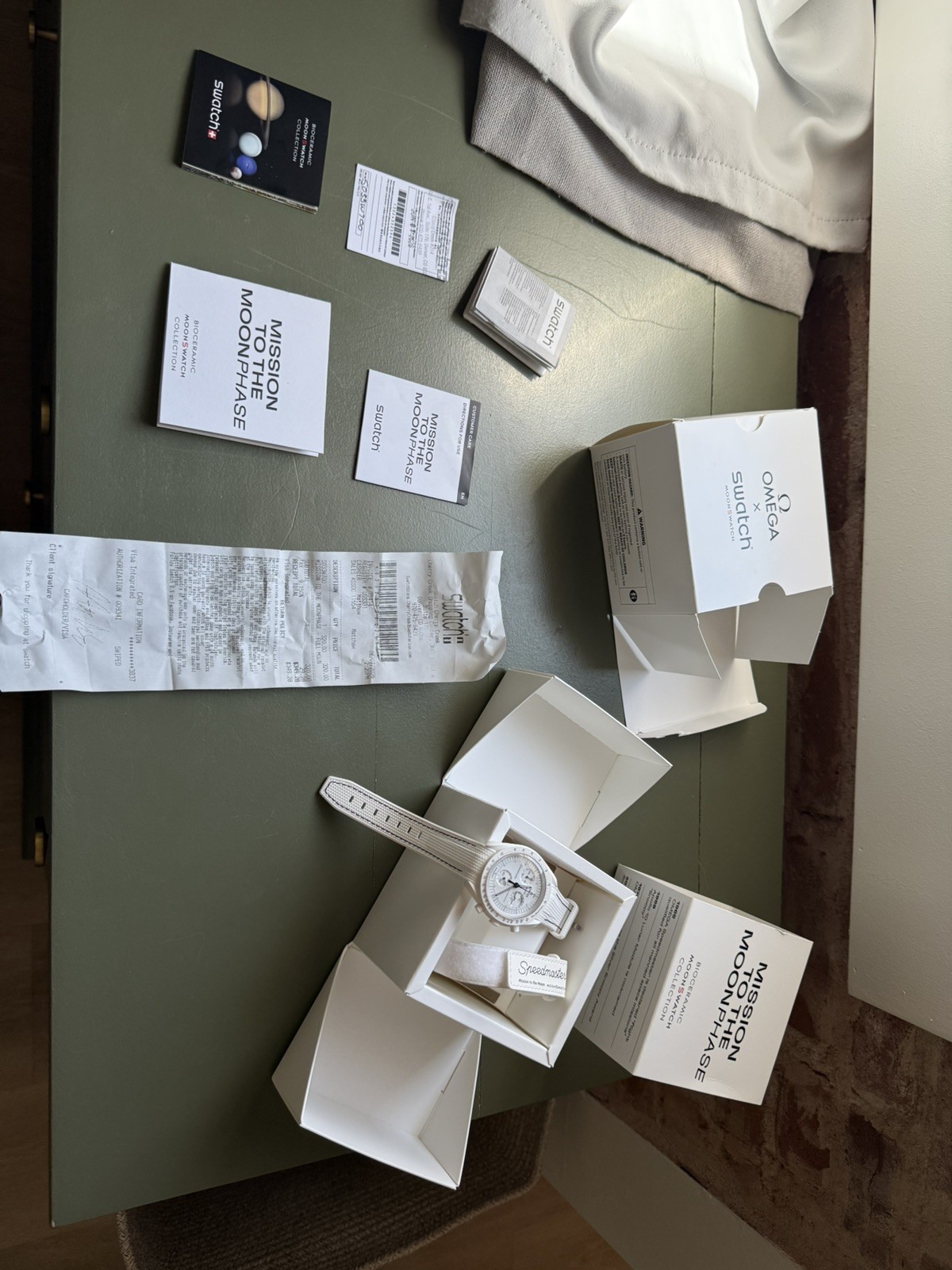 Swatch Bioceramic MoonSwatch Mission TO THE MOON PHASE