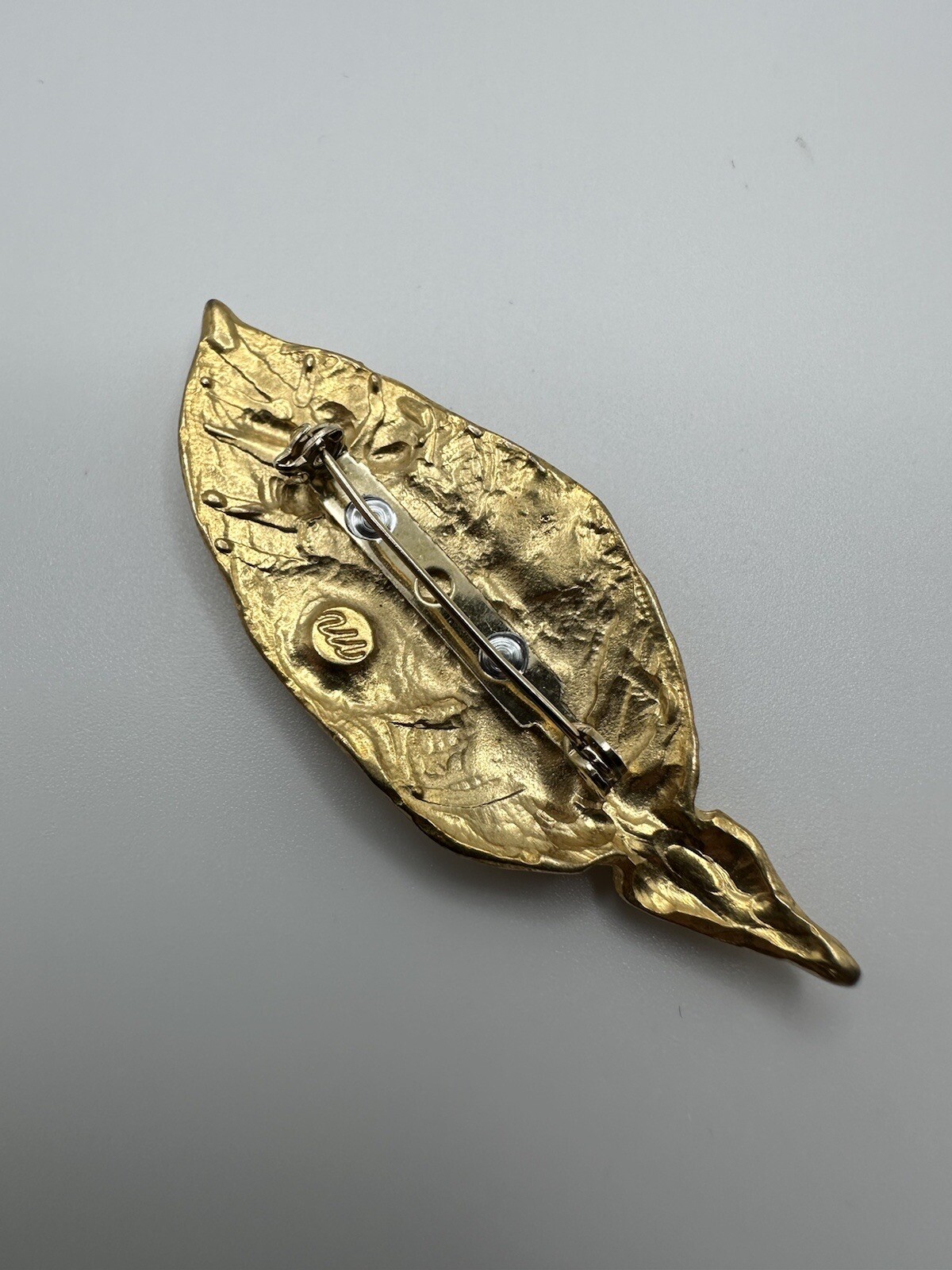 Vintage 6.6cm Gold Tone Leaf Brooch Signed M BB7
