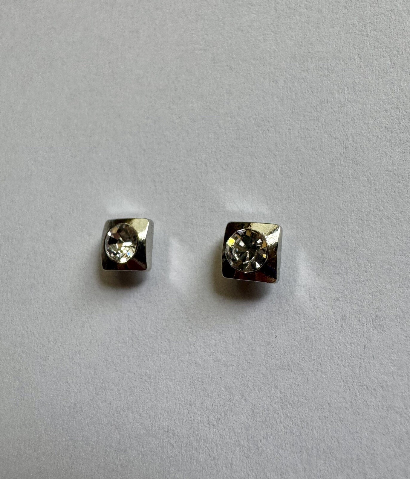 Magnetic Earring 2 Pairs (Black and White)
