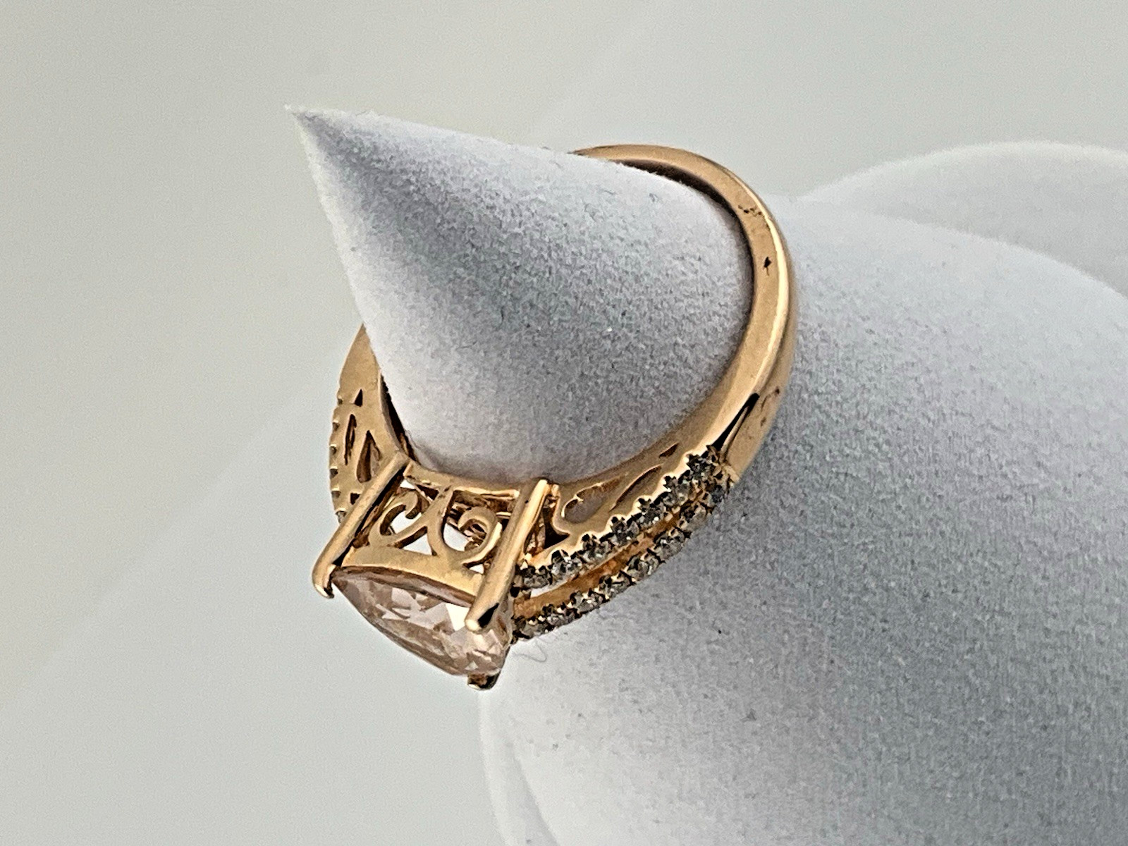 14k Rose Gold 1.0cttw Trillion Morganite, .30cttw Nat Diamond Ladies Ring SZ 7