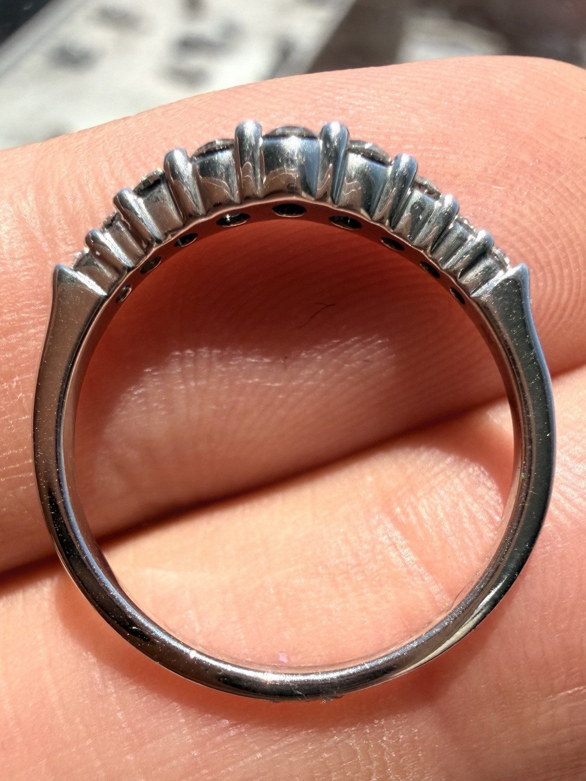14k White Gold Natural Diamond .35ctw V-Shape Ring Size 5.5 Band