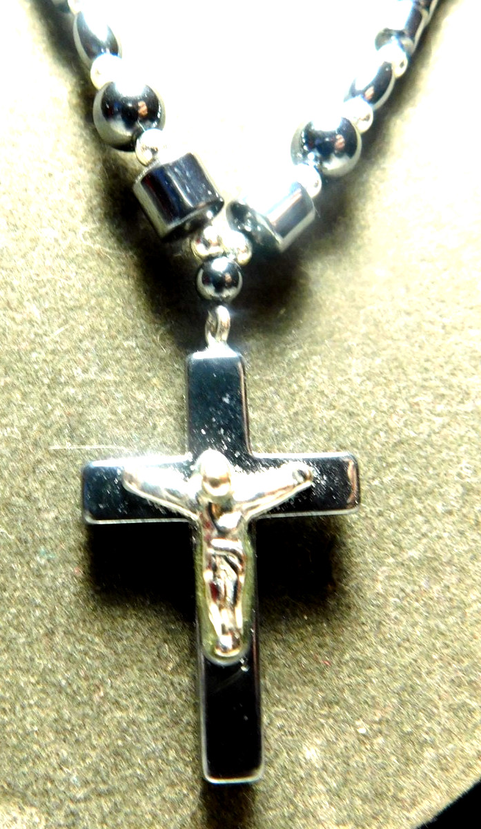 Unbranded~Hematite Metallic Luster Turn-Lock Necklace with Cross Pendant 18″