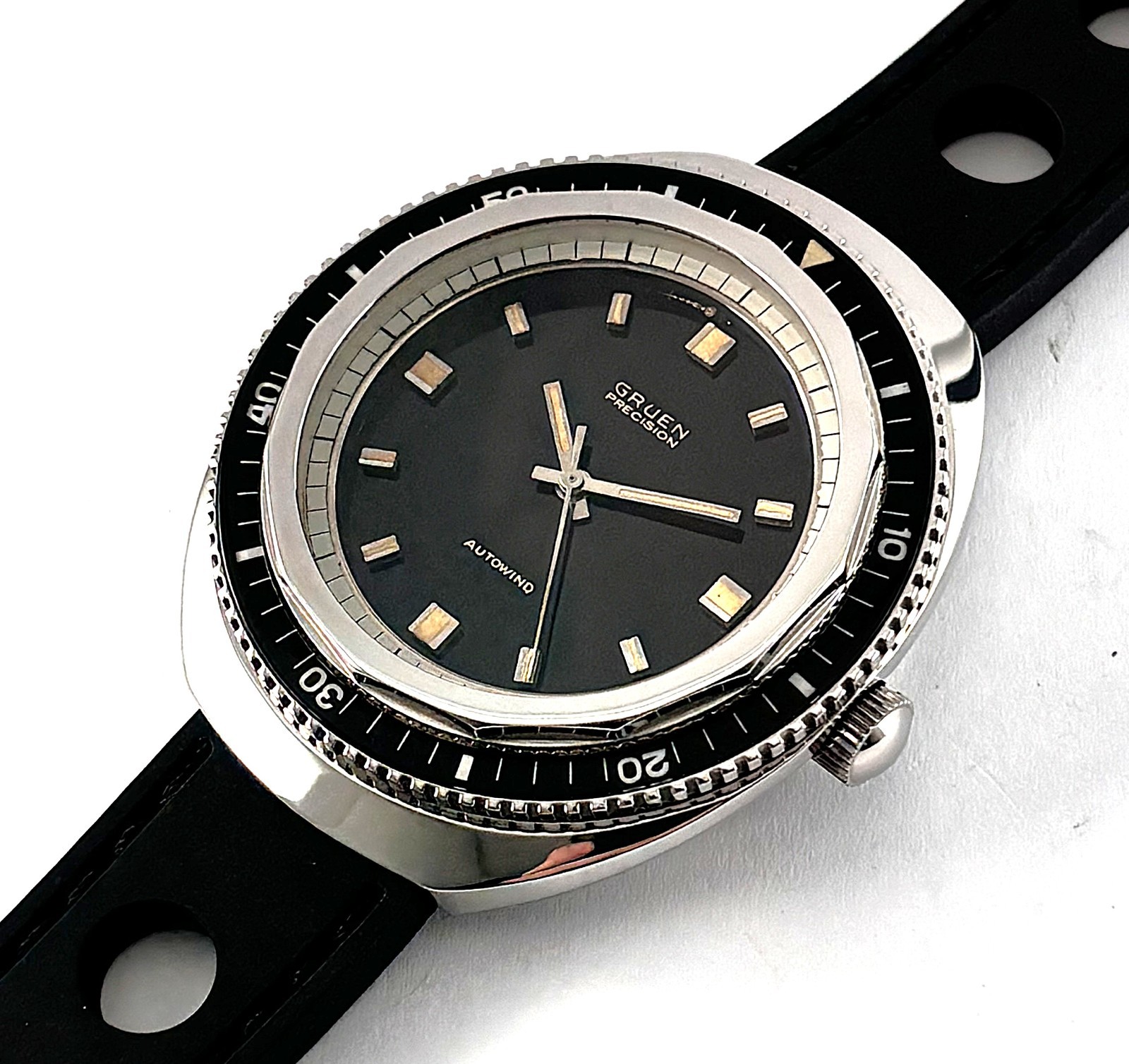 Vintage Gruen Autowind Stainless Steel 1500 Feet True Diver Mens Watch 17J 1970