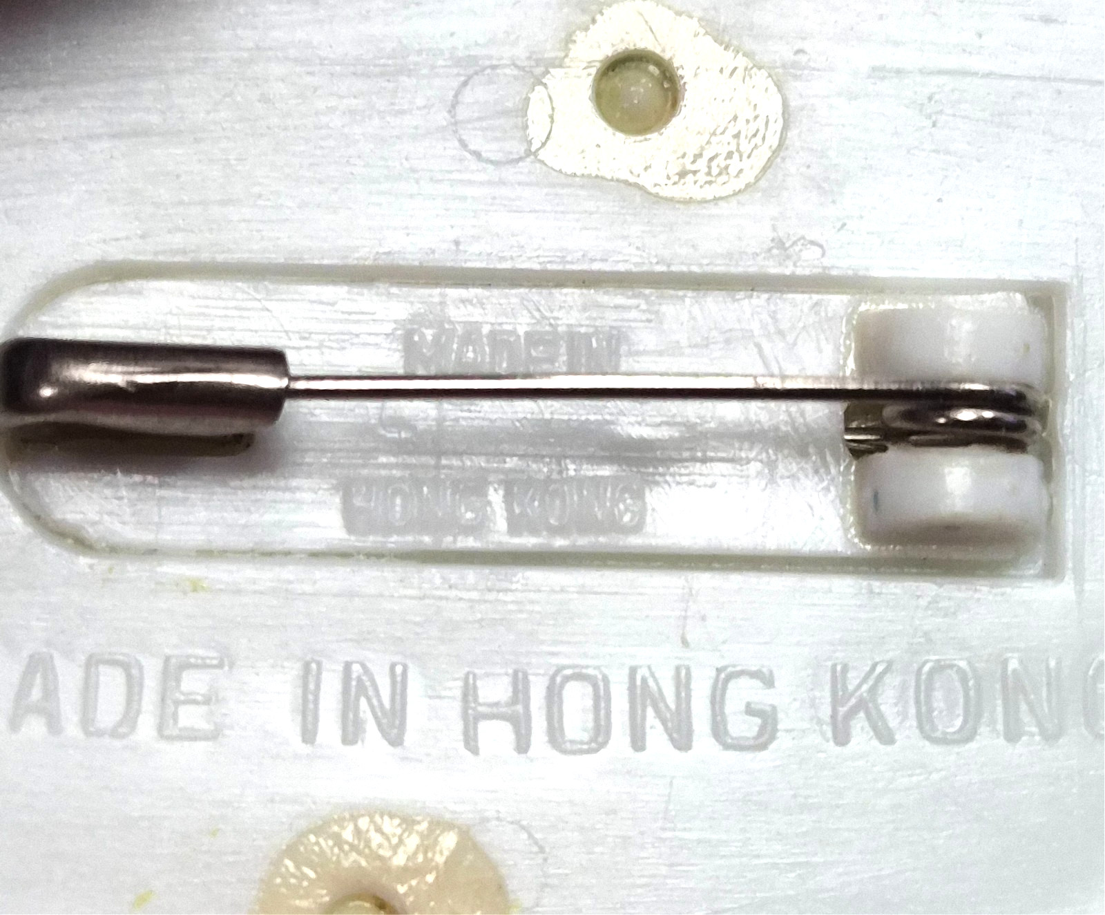 Vintage 80’s Hong Kong Festive Christmas Tree Holiday Pin / Brooch