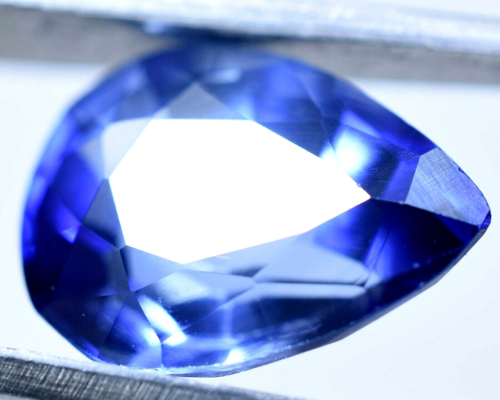 4.90 CT Natural california Benitoite GGL Certified Top Quality Treated Gemstone