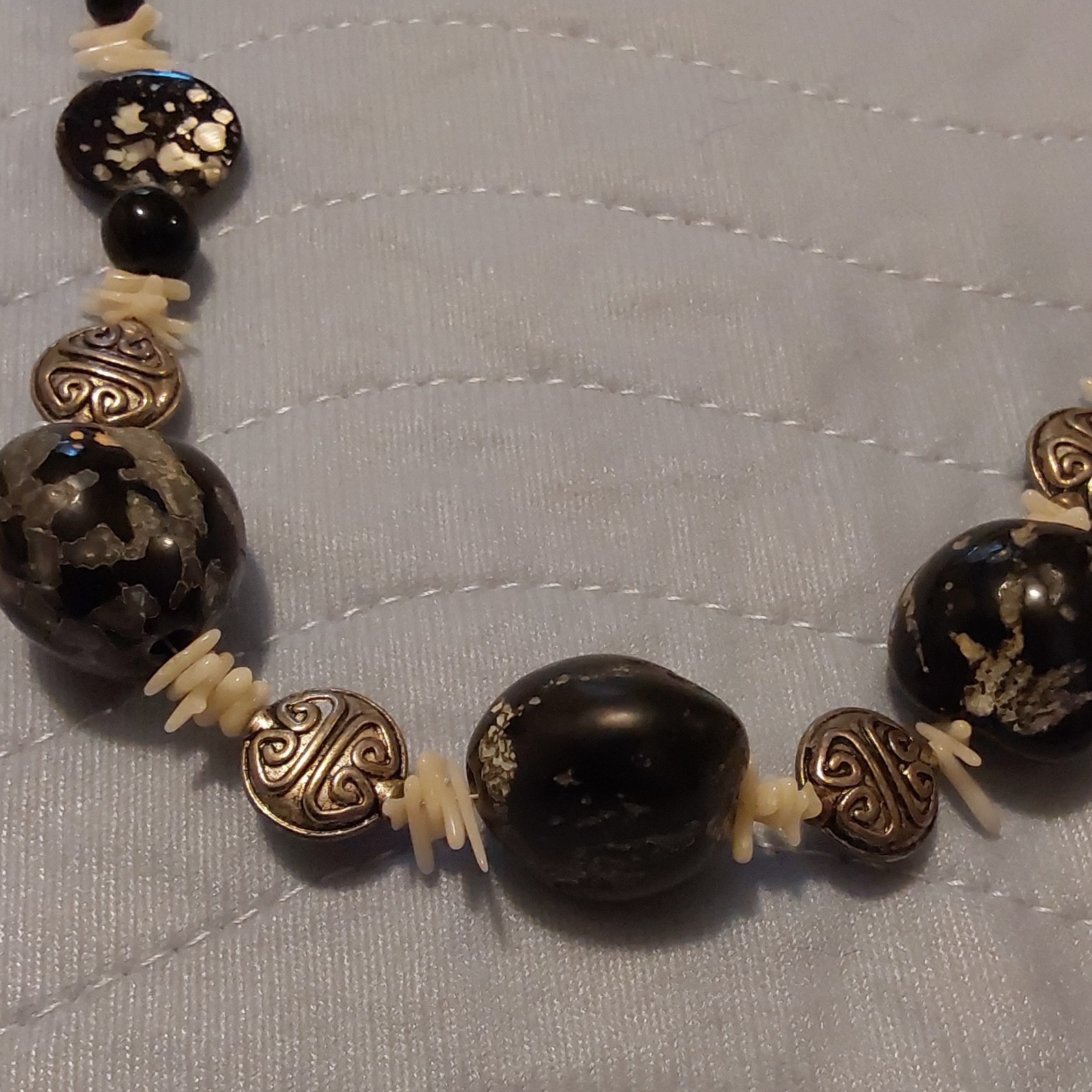 Black Cream Beaded Necklace Flower Charm Toggle Clasp Ball/Bead Metal Plastic