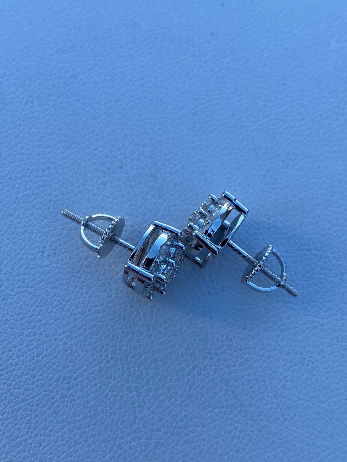 Aretes Para Hombre Redondos Con Diamantes Botones De Plata 925 Solida 1/3″