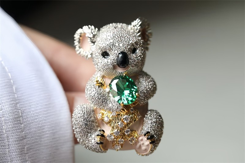 Green Zircon Cute Koala Baby Brooch, Delicate And Small Animal Brooch 4.5X 3.2CM
