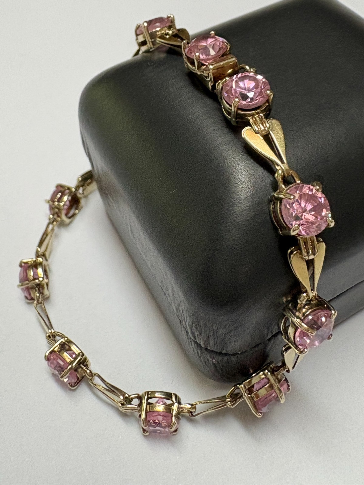 LADIES VINTAGE 10K GOLD PINK ICE STONE BRACELET. 7 1/2 INCHES 11.7 GRAMS