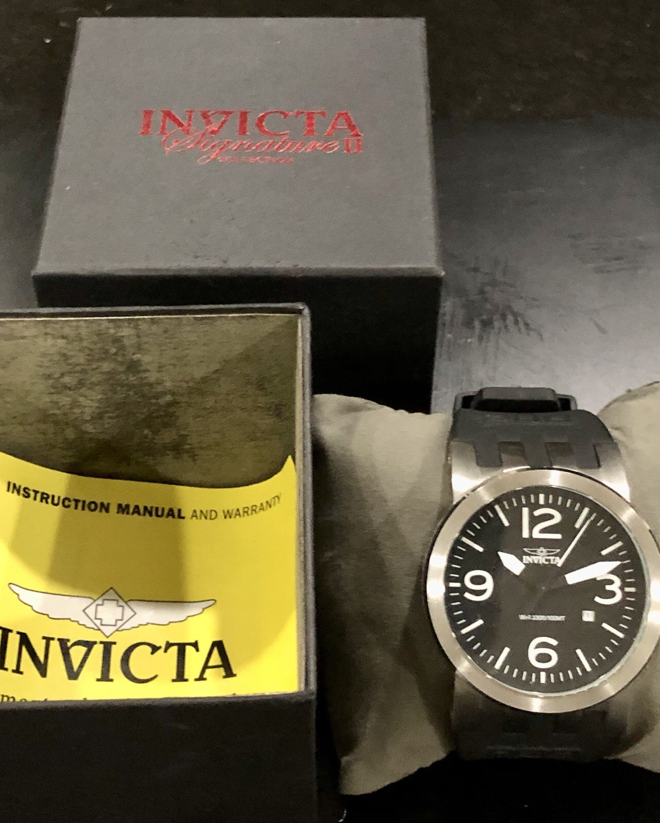 Invicta DNA. Signature II Collection. Waterproof up to 100m. Black band