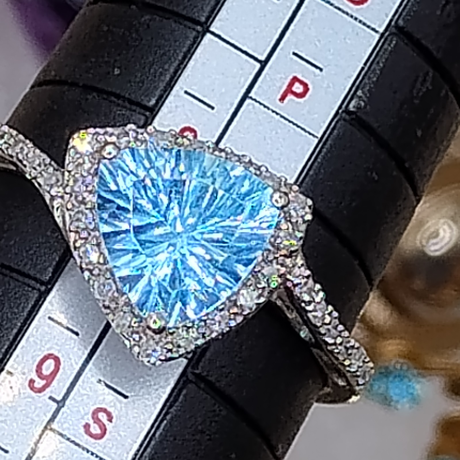 14k White Gold Blue Trillion Shape Stone Sz 8.5 Ring Marked MK 585 Designer