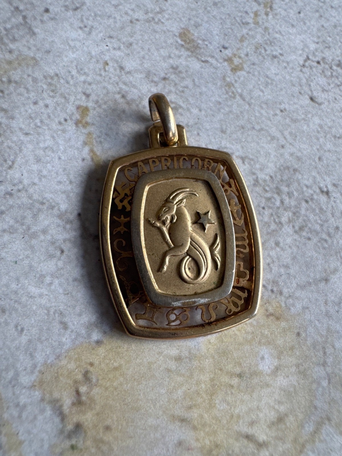 Vintage Capricorn Zodiac Pendant Necklace With Gold-Tone Chain Goat Design 24”