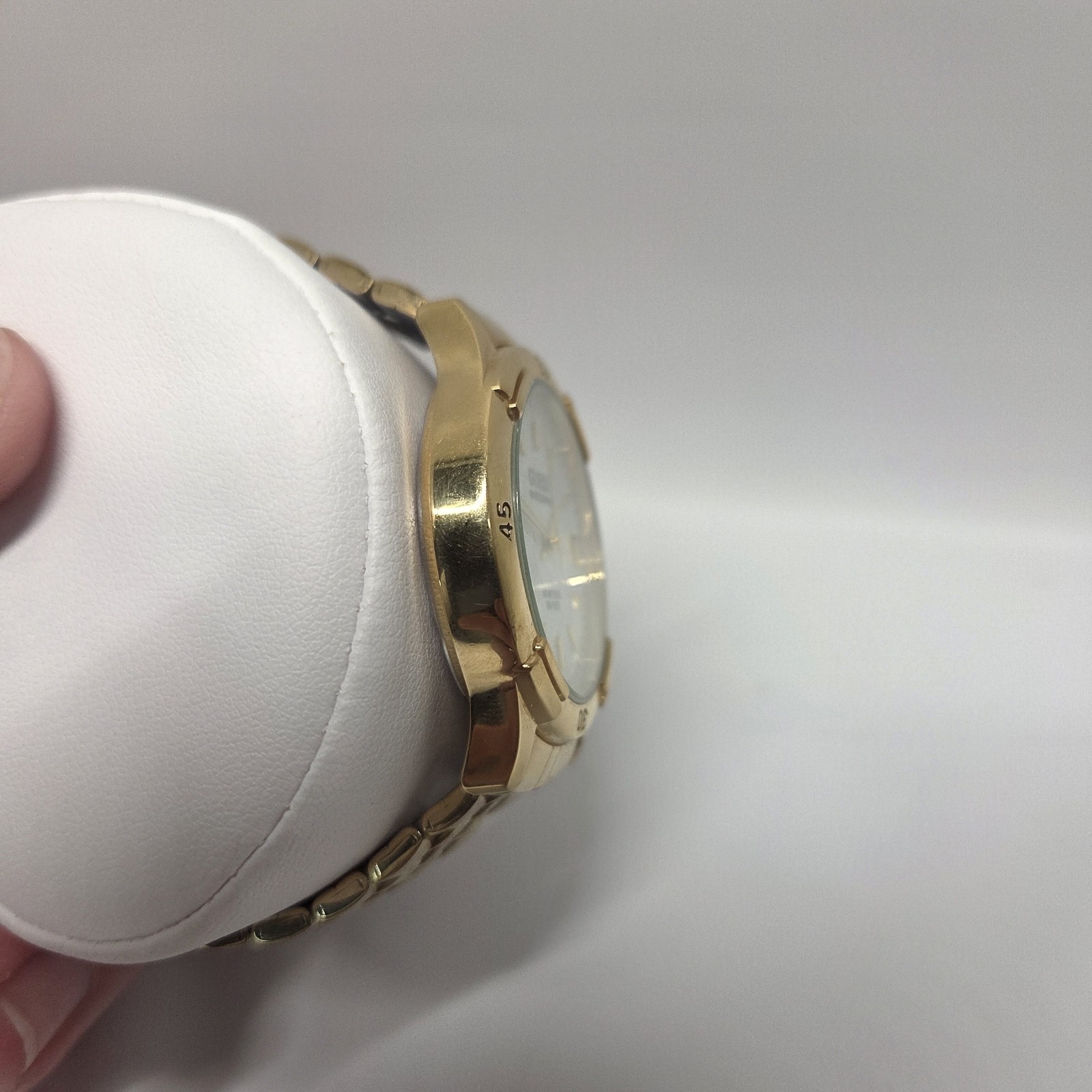 Guess Waterpro White Face Watch 50 Meters 165 Feet Water Resist New Battery