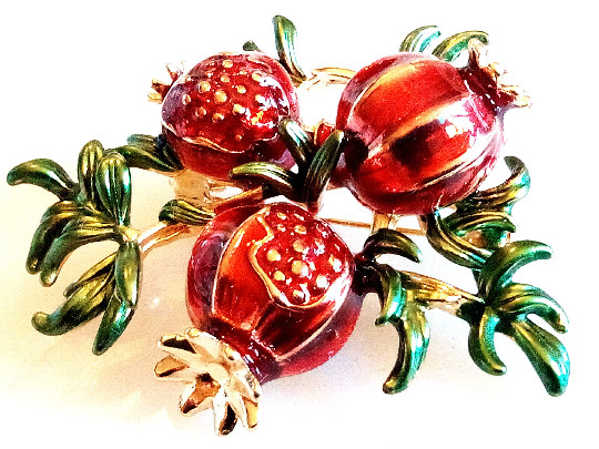 POMEGRANATE BROOCH!Food/Drink Pin.Red Enameled Fruit With Green Leaves.Gold Tone