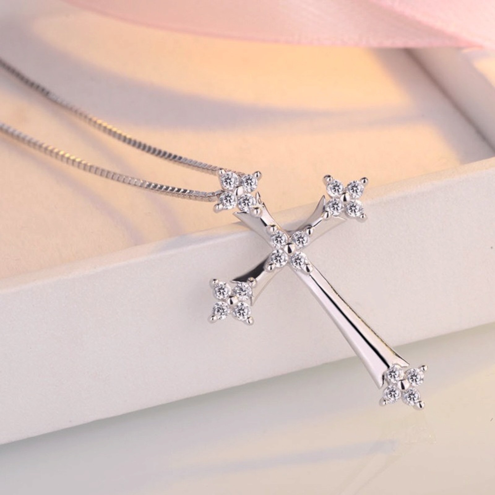 Women 925 Sterling Silver Cross Crucifix Crystal Pendant Necklace 18″ Chain B58