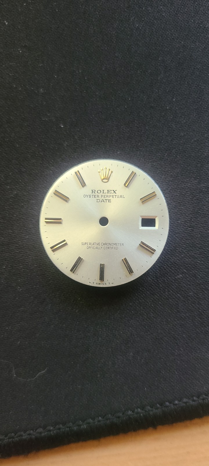 Rolex Oyster Perpetual Date Silver Dial Non-Numeric Hour Marks Metal 15000