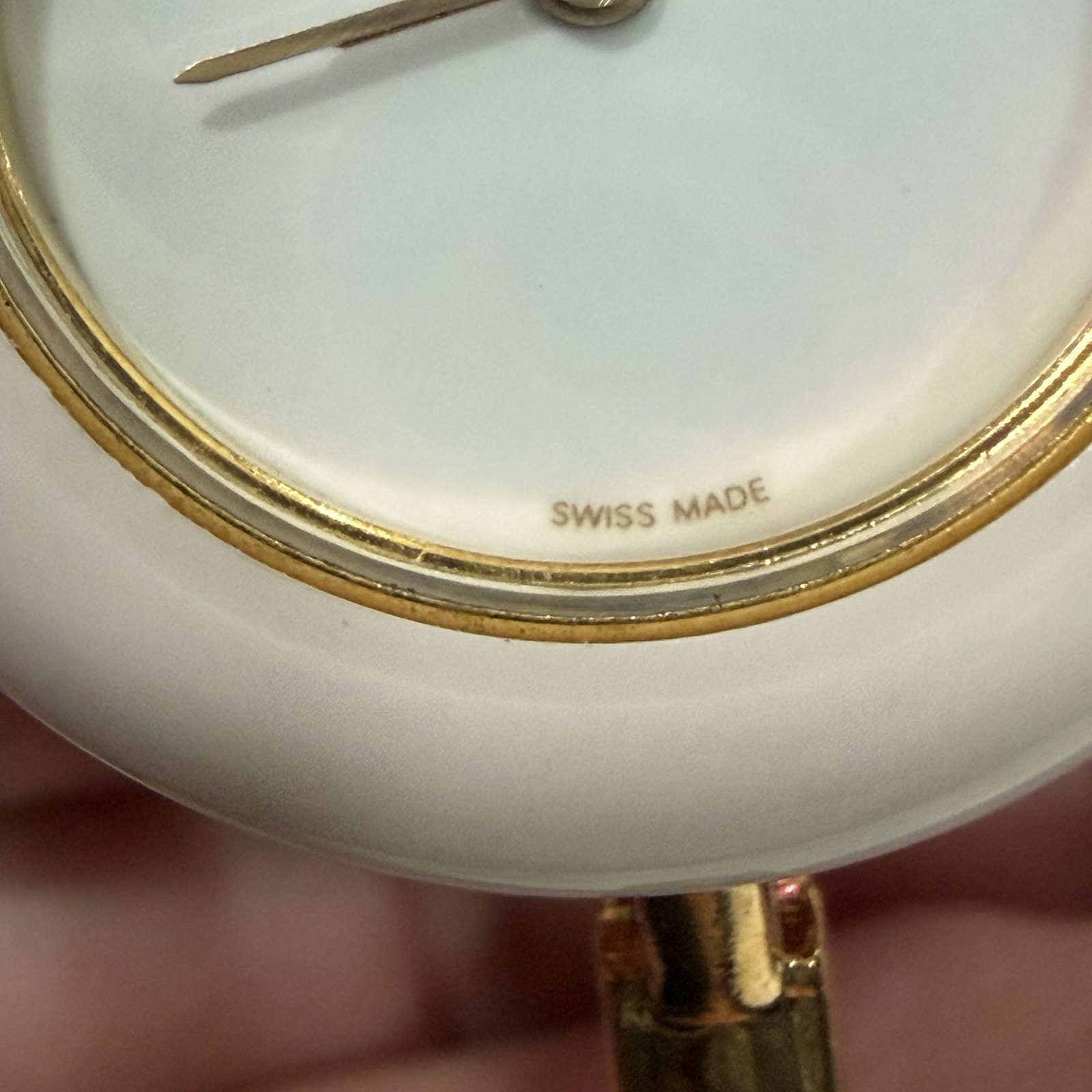 Gucci Change Bezel 1100 Gold 26mm White Dial / Bezel Quartz Women’s Watch RUNS!