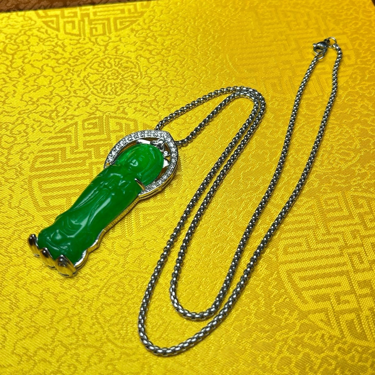 inlay Nature ice green Burmese Jade Jadeite carved Kwan-yin Pendant&Necklaces