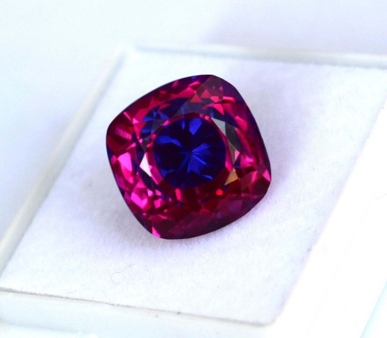 NATURAL BI-COLOR PITAMBARI SAPPHIRE 14.40 CT Cushion CERTIFIED LOOSE GEMSTONE