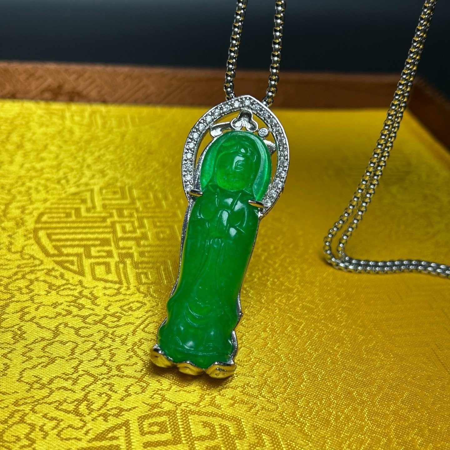 inlay Nature ice green Burmese Jade Jadeite carved Kwan-yin Pendant&Necklaces