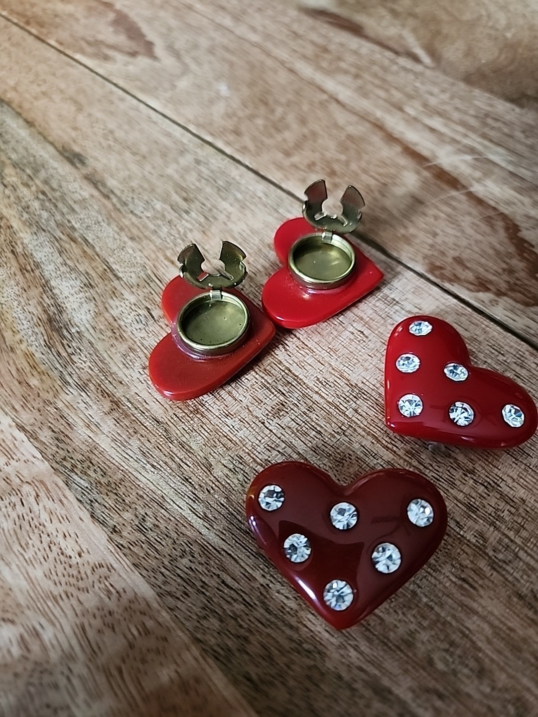 4 Heartshaped Rhonestone Button Covers/Clips (Red Valentines) – 1.25 x 1.25 in