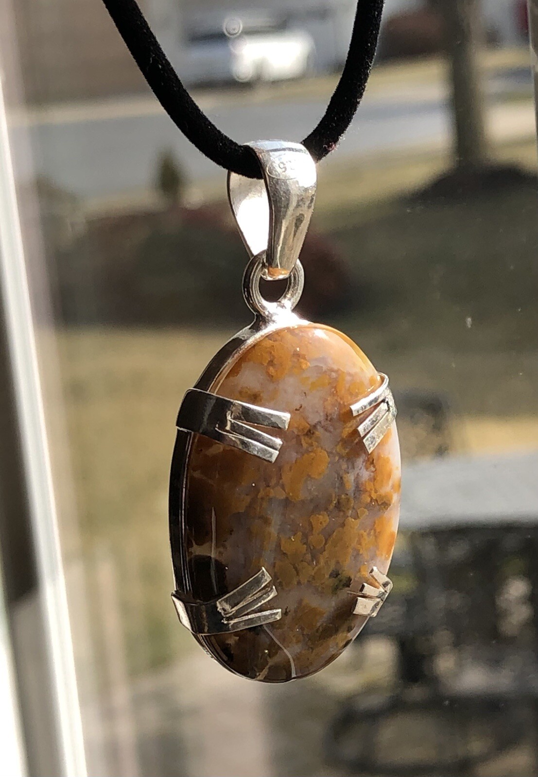Oval Translucent Plume Agate Gemstone Pendant Open-back Claw Mount Necklace