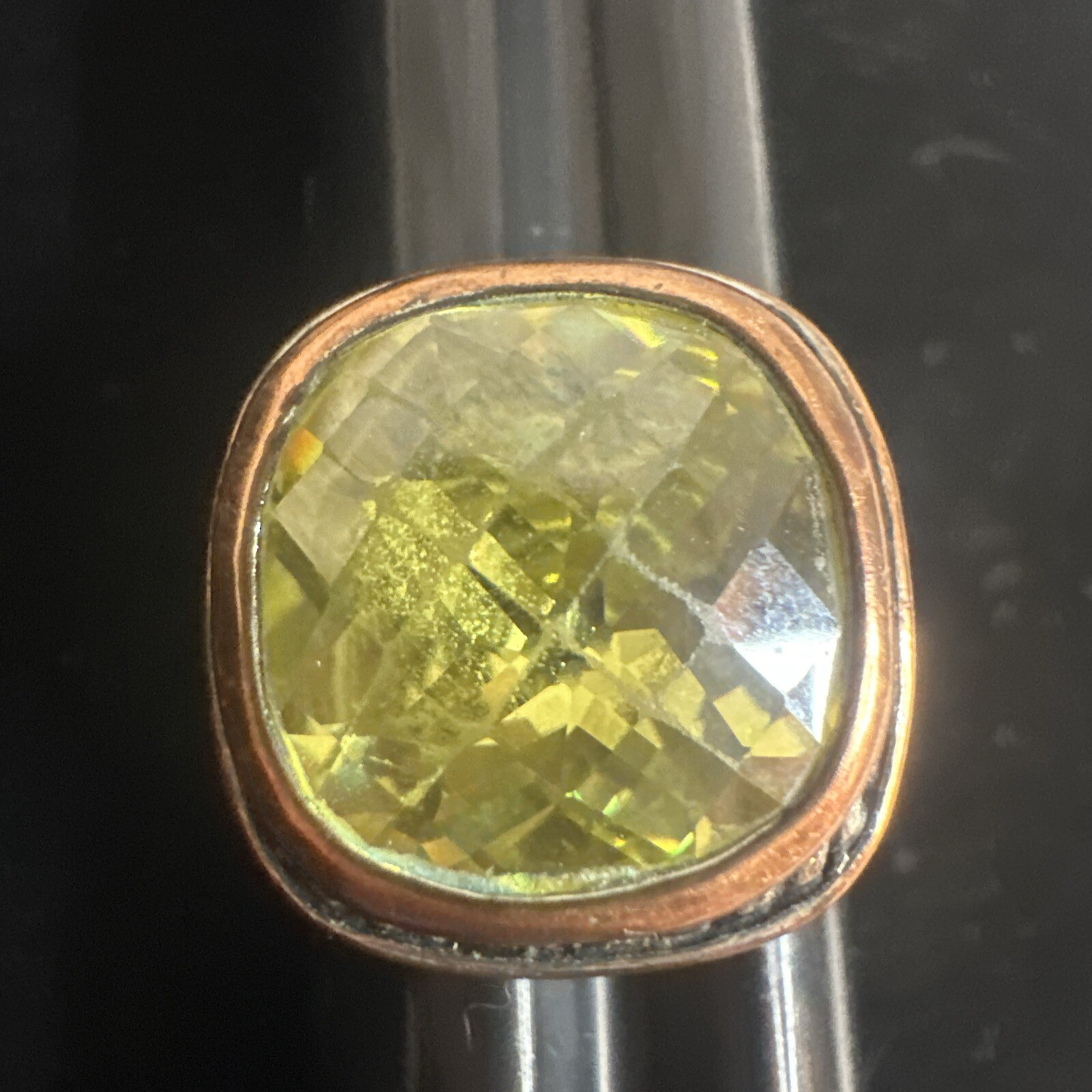 Vtg Chartreuse Fauceted Faux Citrine Rounded SQUARE Ring Sz 7.5” Brass Tone Read
