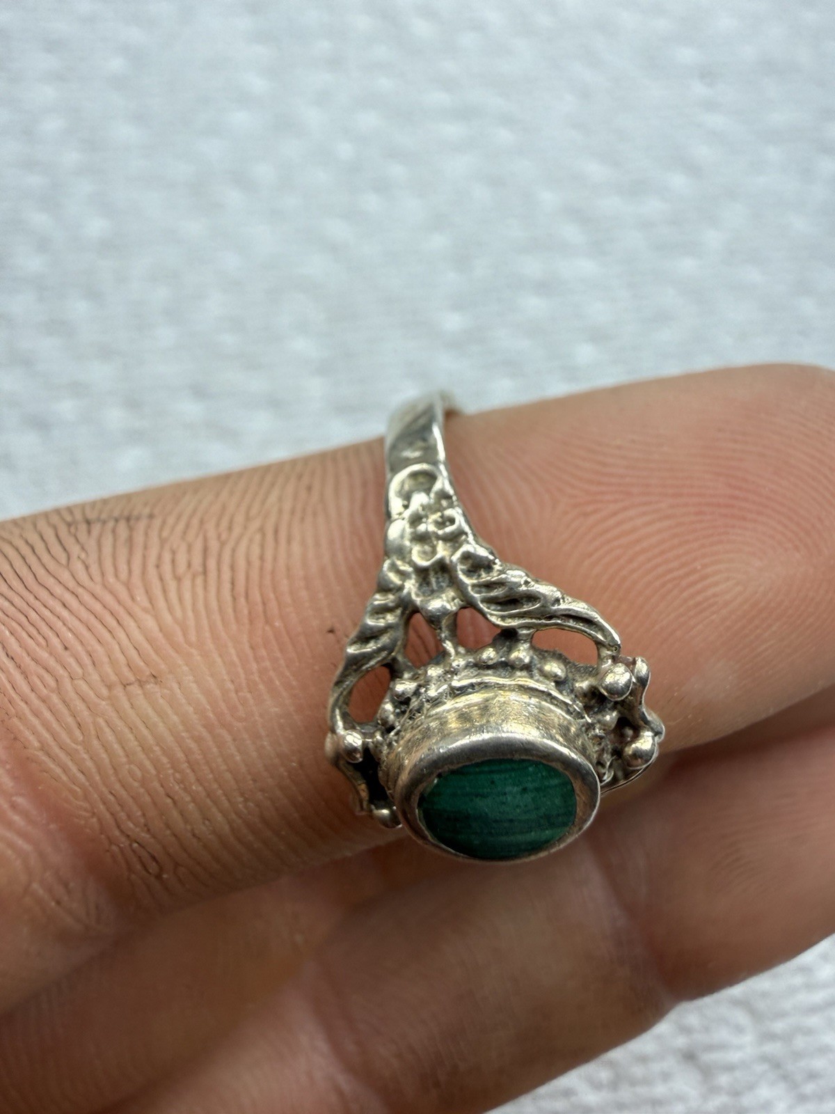 VTG Ring By STERLING with Malachite Inlay Size 7.5 – 3.2 Grams