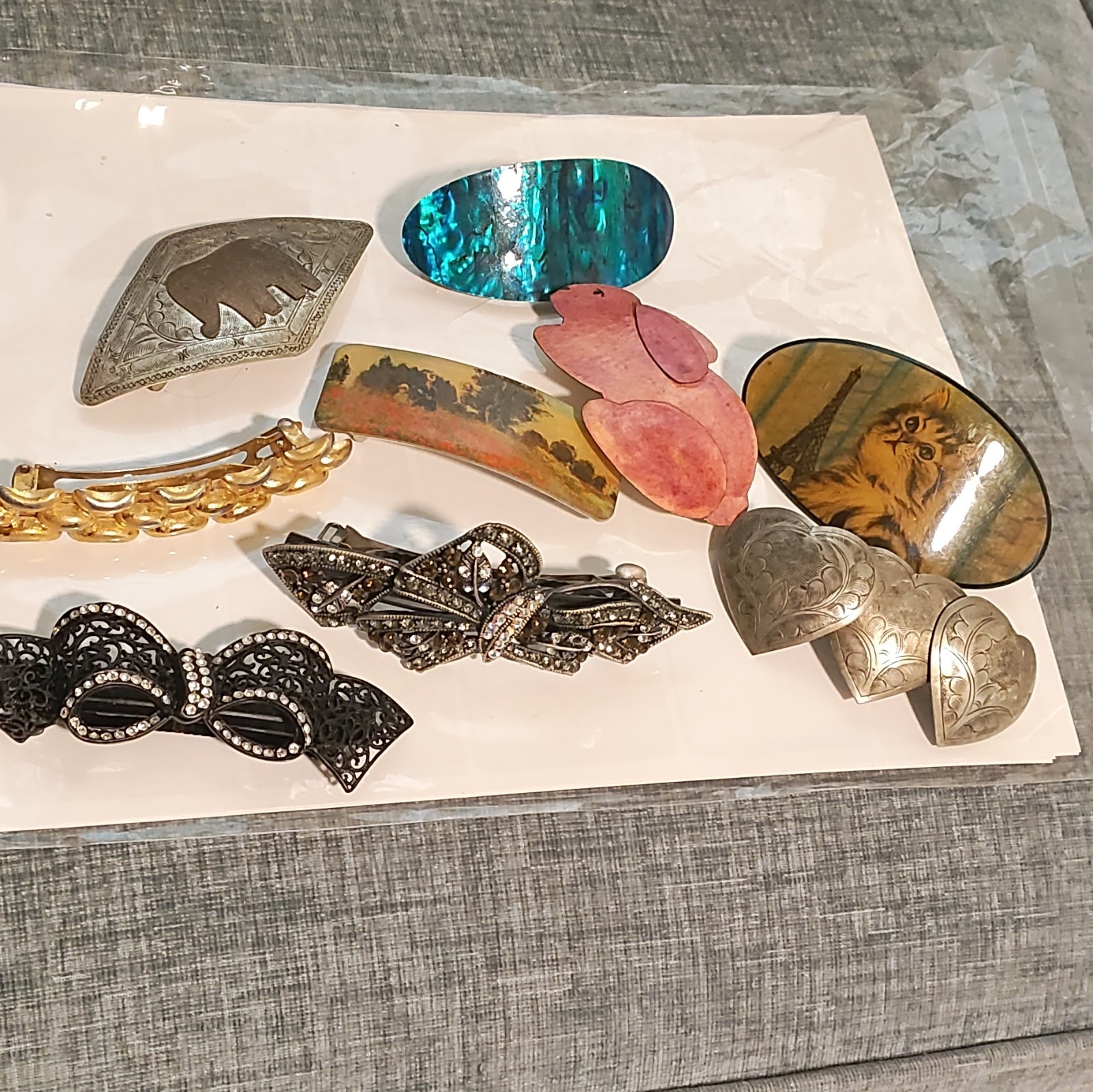 Vintage Mixed Jewelry Lot 8pc Brooches & Hair Barrettes Metal/Plastic Multicolor