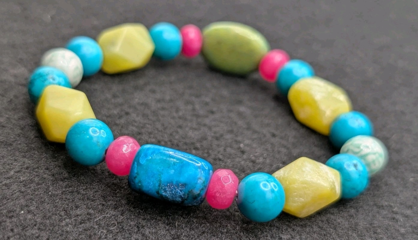 Women’s Whimsical Mixed Gemstone Beaded Stretch Bracelet (17cm) S/M Wrist 💙🩷💚