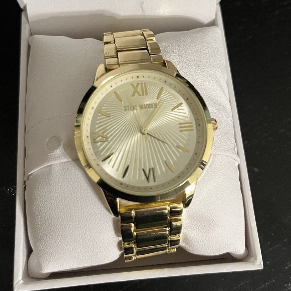 Steve Madden Gold Tone Quartz Dress Bracelet Watch Roman/Stick Dial w/ Box