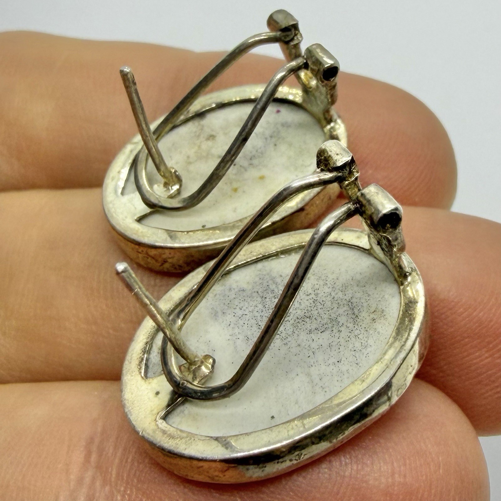 Vtg Chinese Export Painted Porcelain Shard Portrait 925 Bezel Earrings Omega