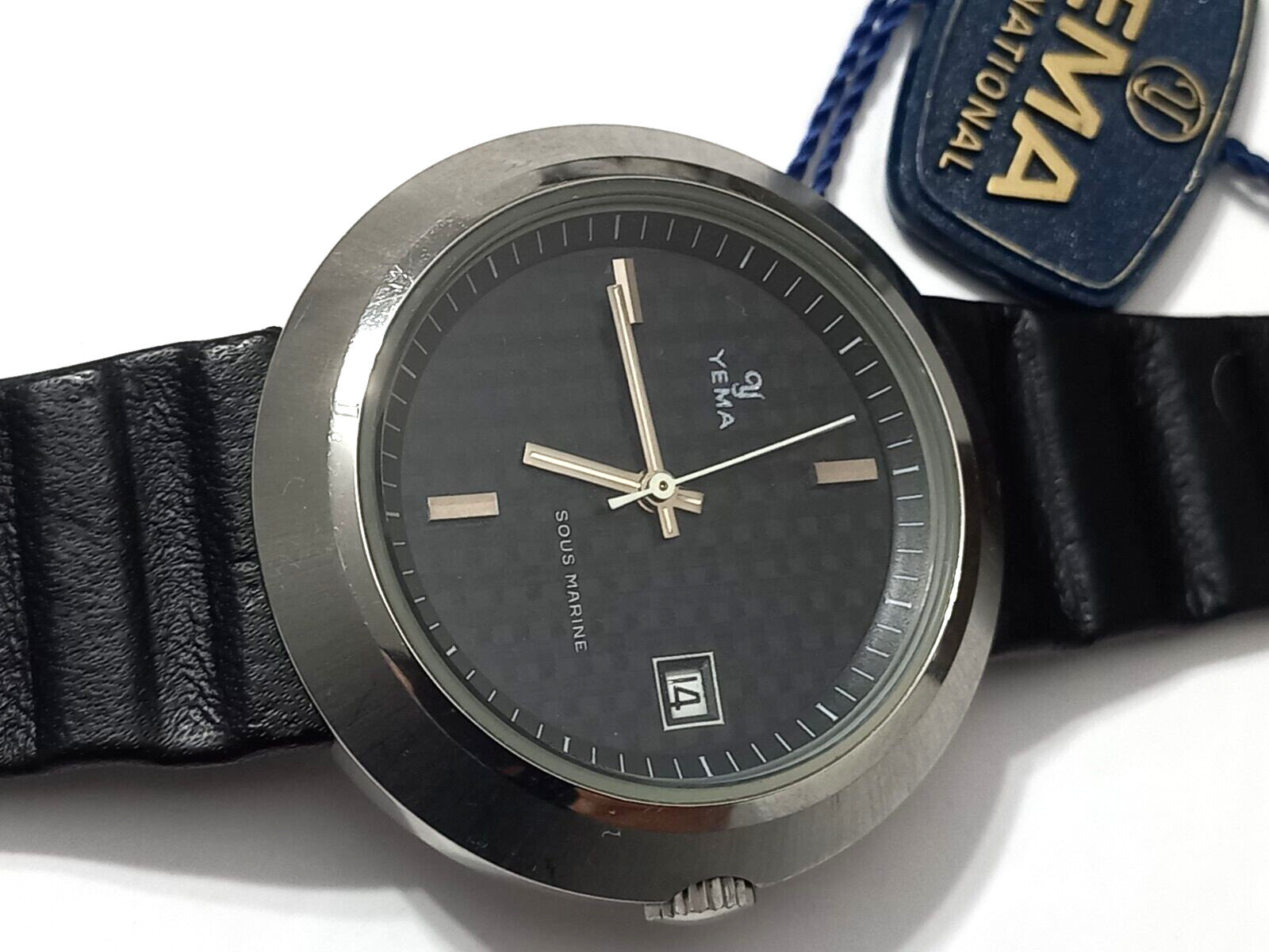 NOS 40MM 1970’S STEEL YEMA SOUS MARINE ” UFO ” AUTOMATIC DATE -RARE BLACK DIAL