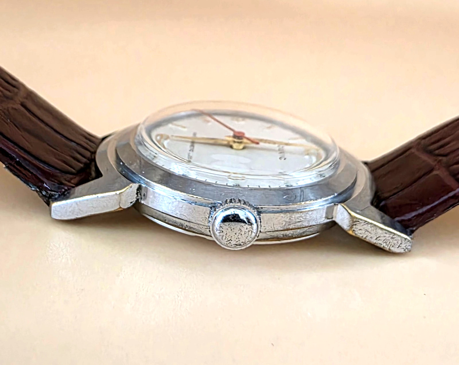 LOUVIC Rare Vintage 31mm 1950s Mechanical Swiss 7 Jewel S/S Red Second Hand Mens