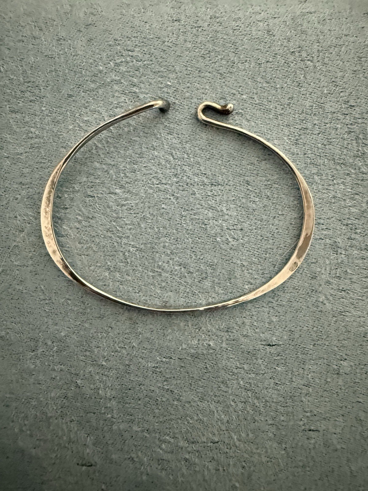 JAMES AVERY Sterling Silver 925 Hammered Hook On Bracelet 6.5″