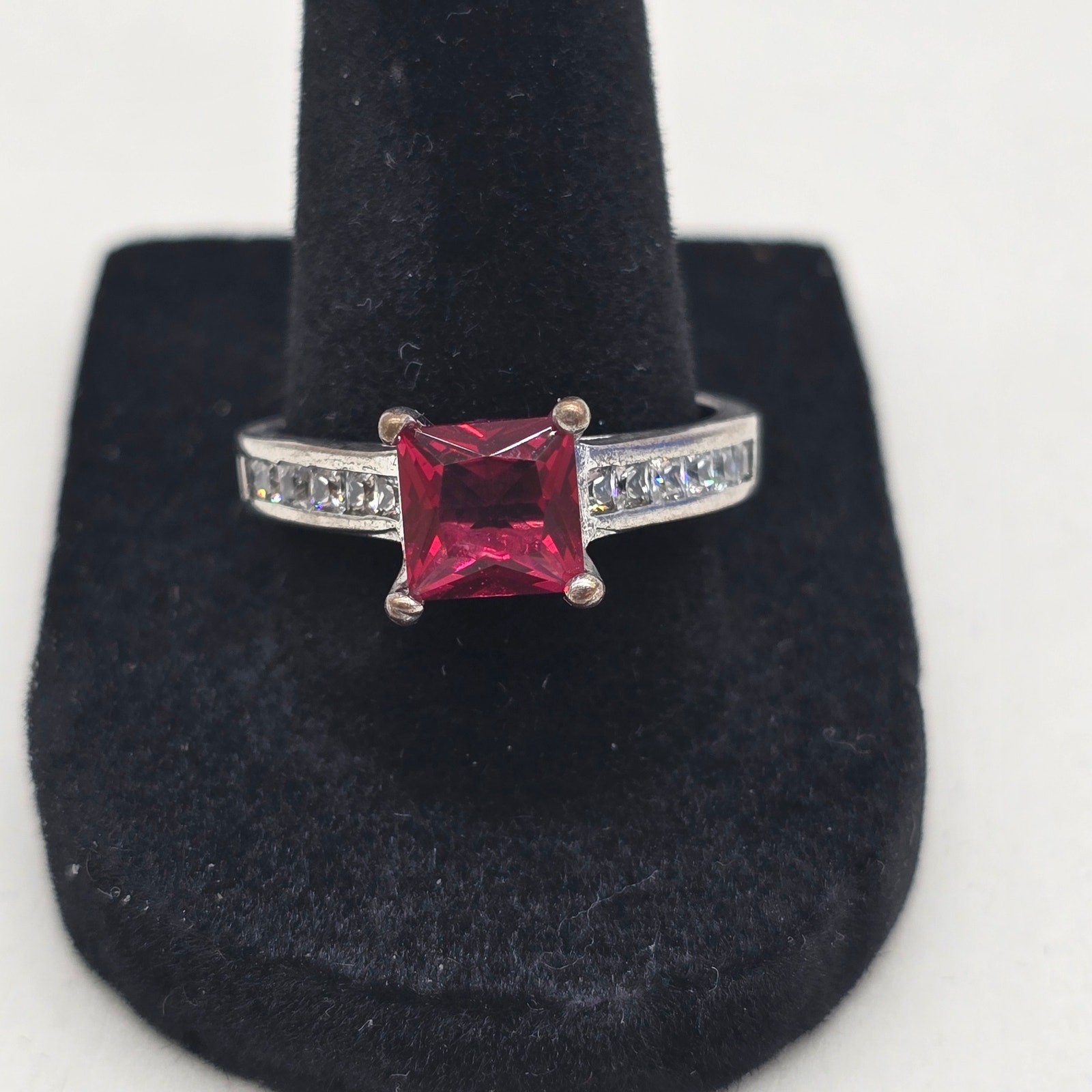 925 Sterling Silver Pave Rhinestone Red Stone Cocktail Ring Size 9 Elegant