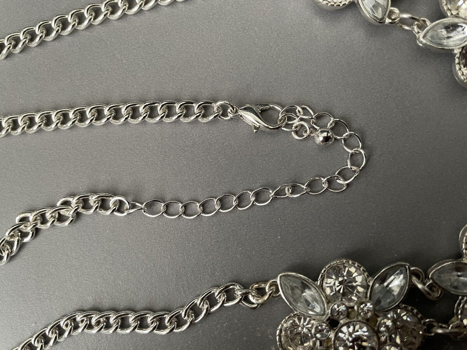 40 cm in length flower design necklace cosmetic silver tone spring ring closure