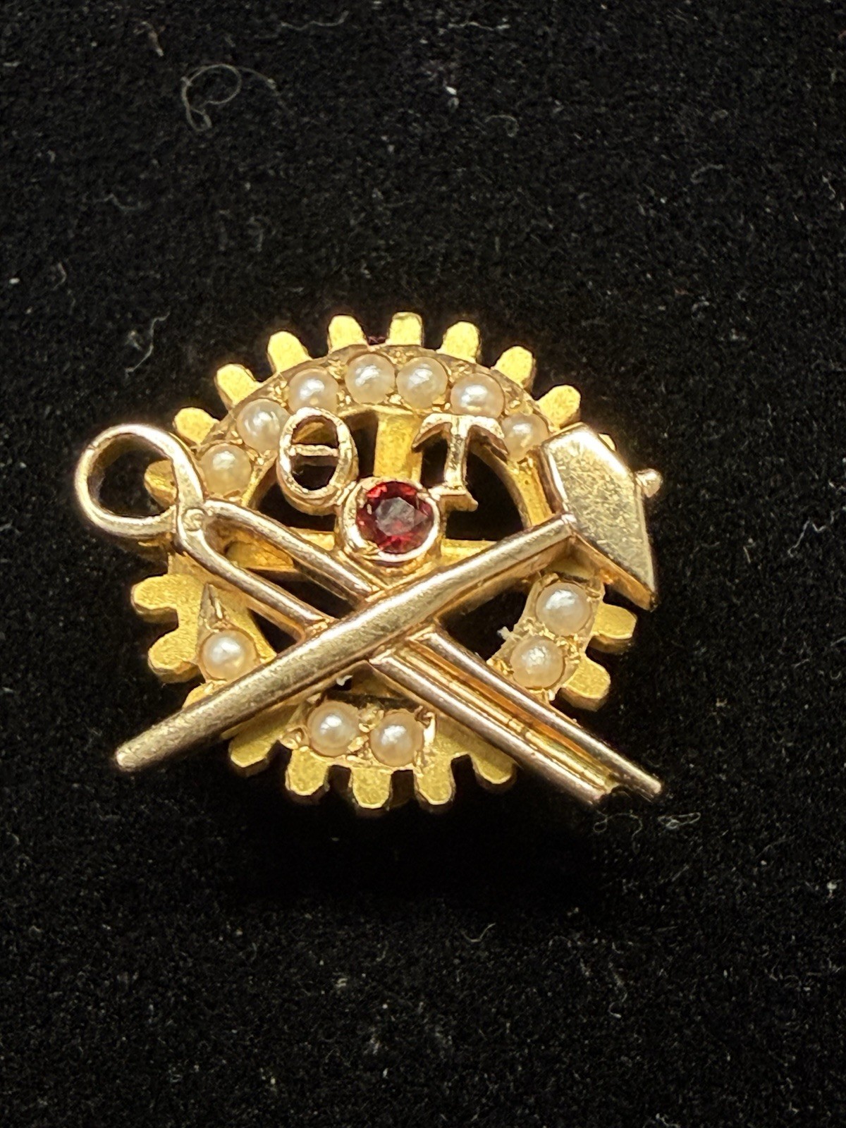 Vintage 1953 Theta Tau Engineering 10k Tested Gold & Pearl Garnet Fraternal Pin