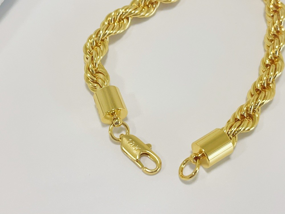 18K Gold Bangle Bracelet, Size 8.5 Mm Width, 23 Cm Length