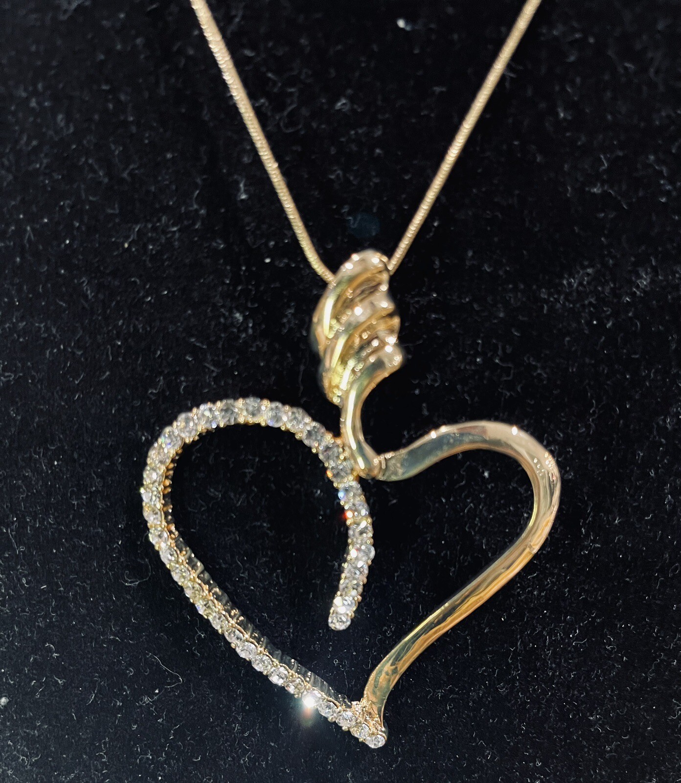 NIB LOVE HEART PENDANT ROUND CUBIC ZIRCONIA 18KT YELLOW GOLD PLATE 18″ CHAIN INC