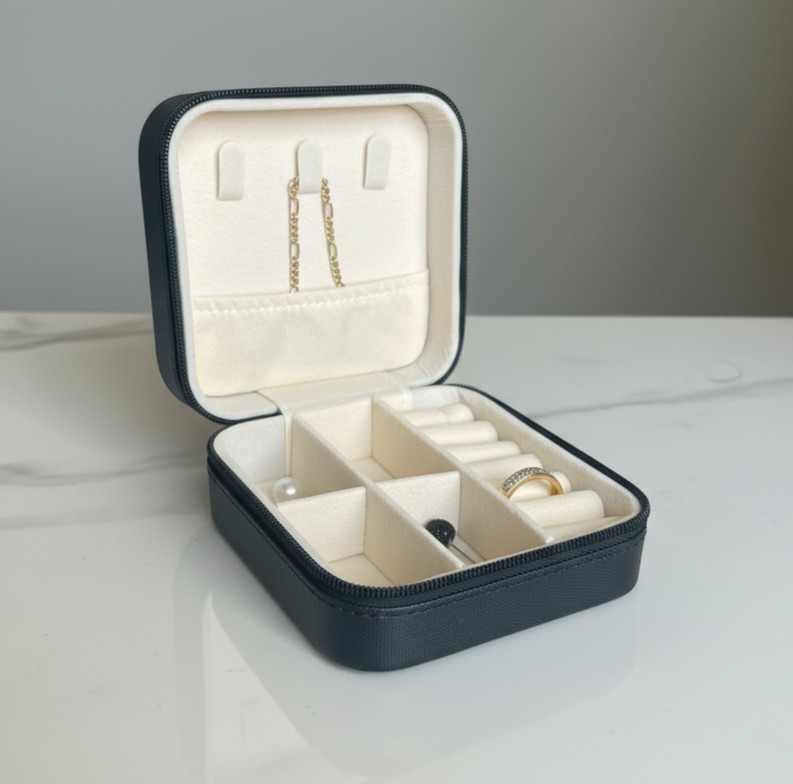 Small Travel Jewelry Organizer Case Portable Jewelry Box for Rings Earrings Gift