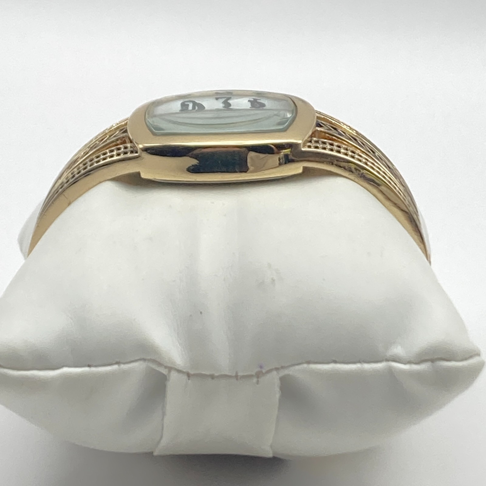Varsales Women’s Watch Gold Tone Cuff MOP Dial Textured Band New Battery 6.75″