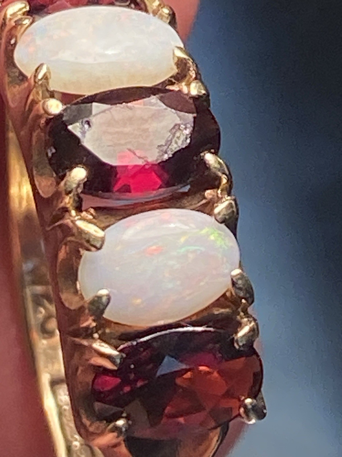 Vintage UK 1976 W&G 9ct Gold Garnet Opal 5 Stone Ring Size P 2.6g