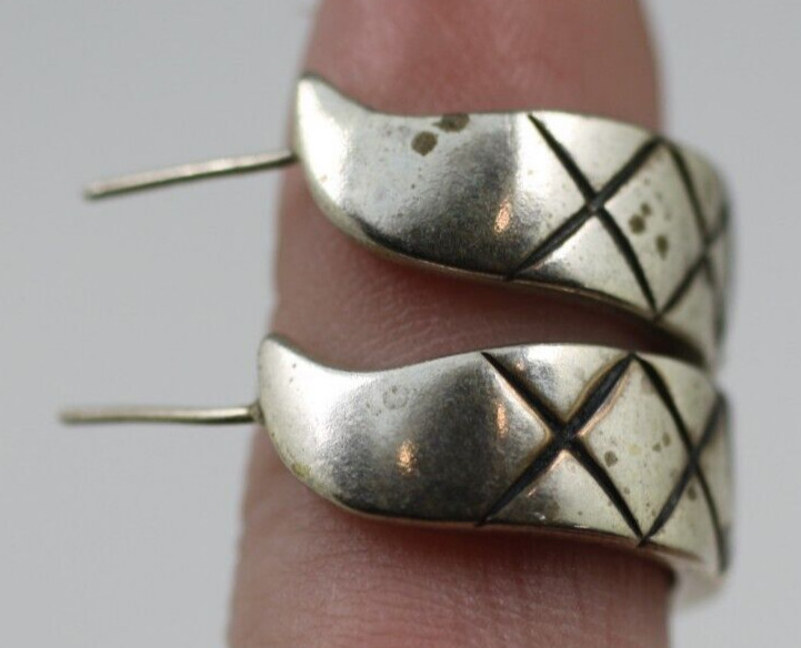 Vintage 925 sterling silver X shape pattern half hoop post pierced earrings