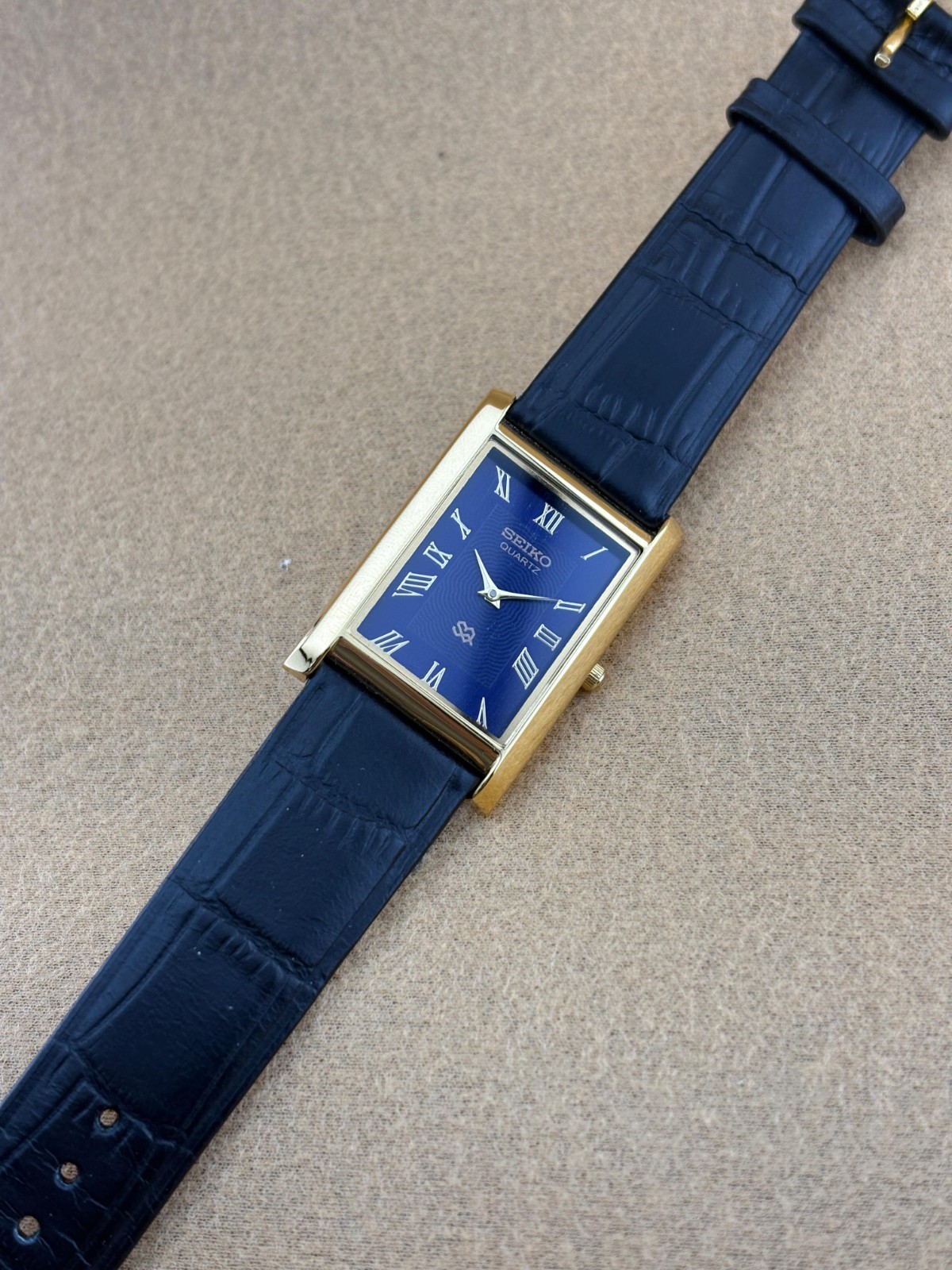 RARE GOLD BLUE Vintage Seiko Slim Quartz Men’s Wrist Watch