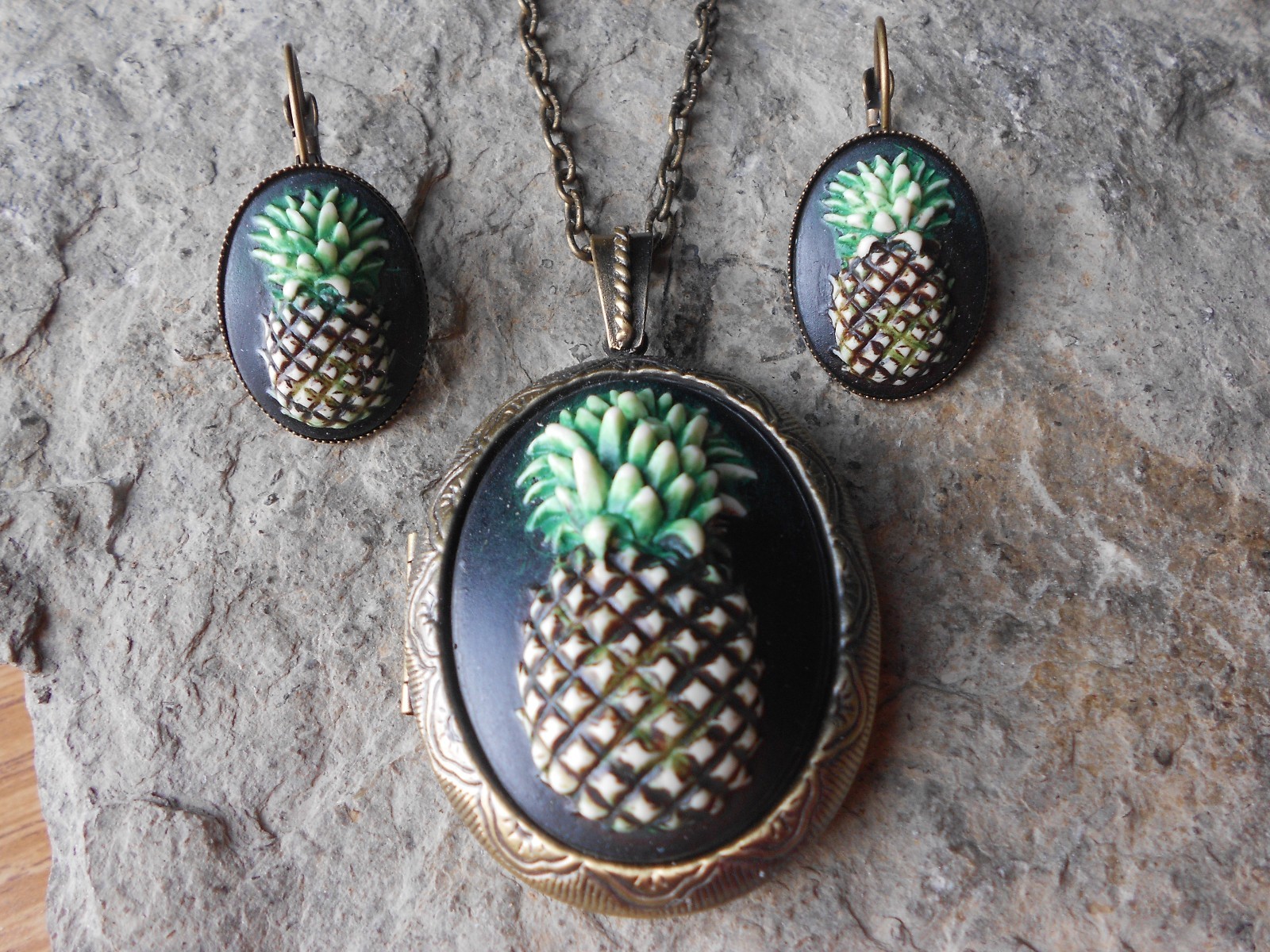 PINEAPPLE HAND PAINTED CAMEO LOCKET and FRENCH EARRINGS SET – TROPICAL, VACATION