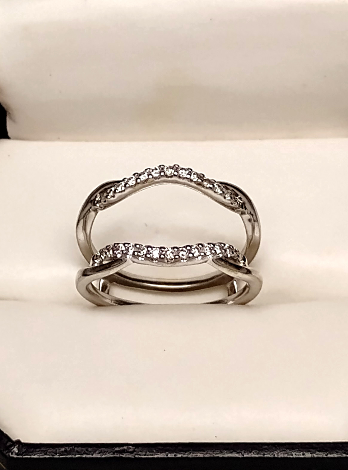 14K White Gold Diamond Enhancer Ring Guard Band… Size 7… 3.85 Grams
