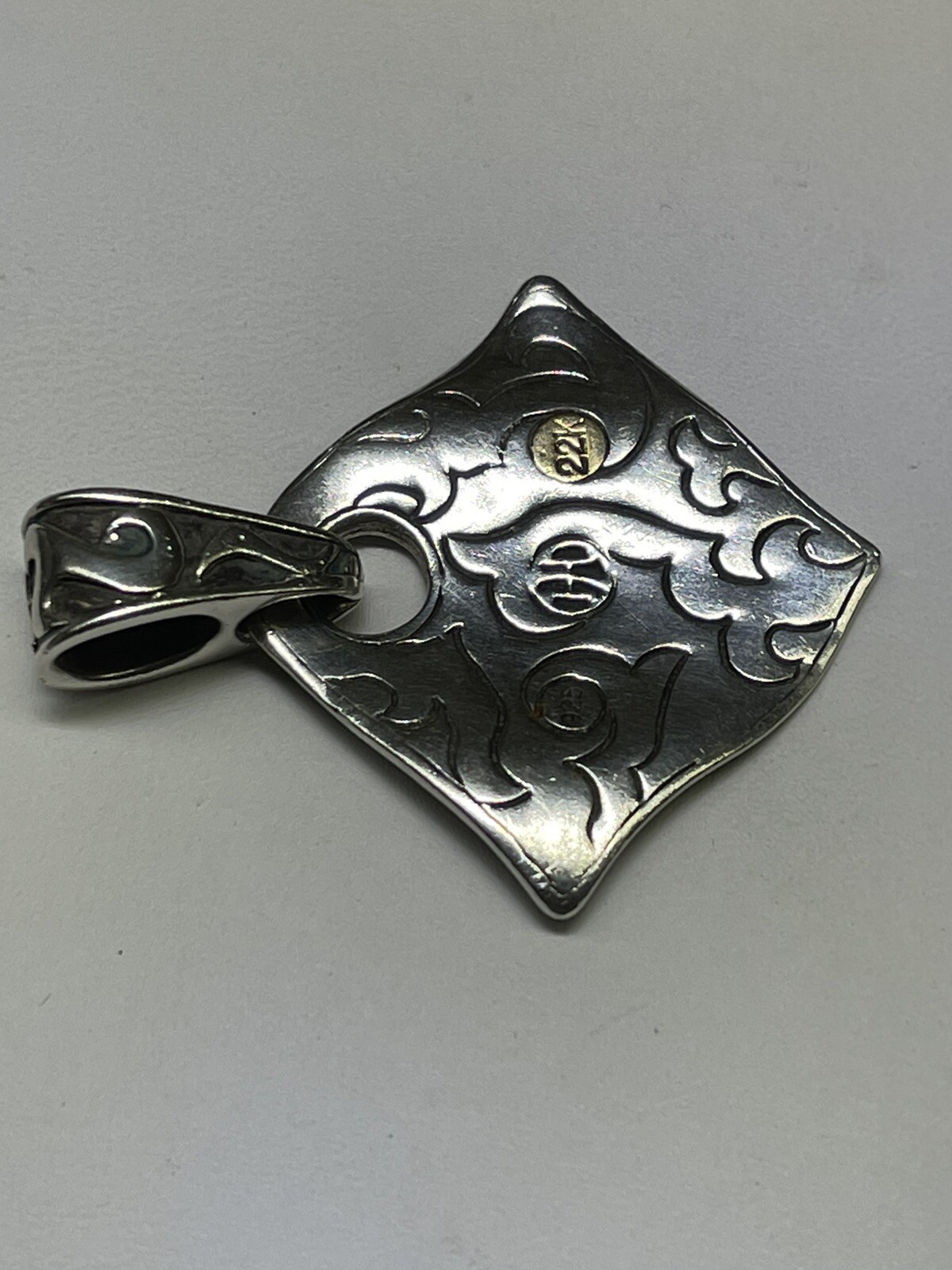 JOHN HARDY (c) Sterling Silver 22K Yellow Gold Dayak Pendant (1 7/8″)